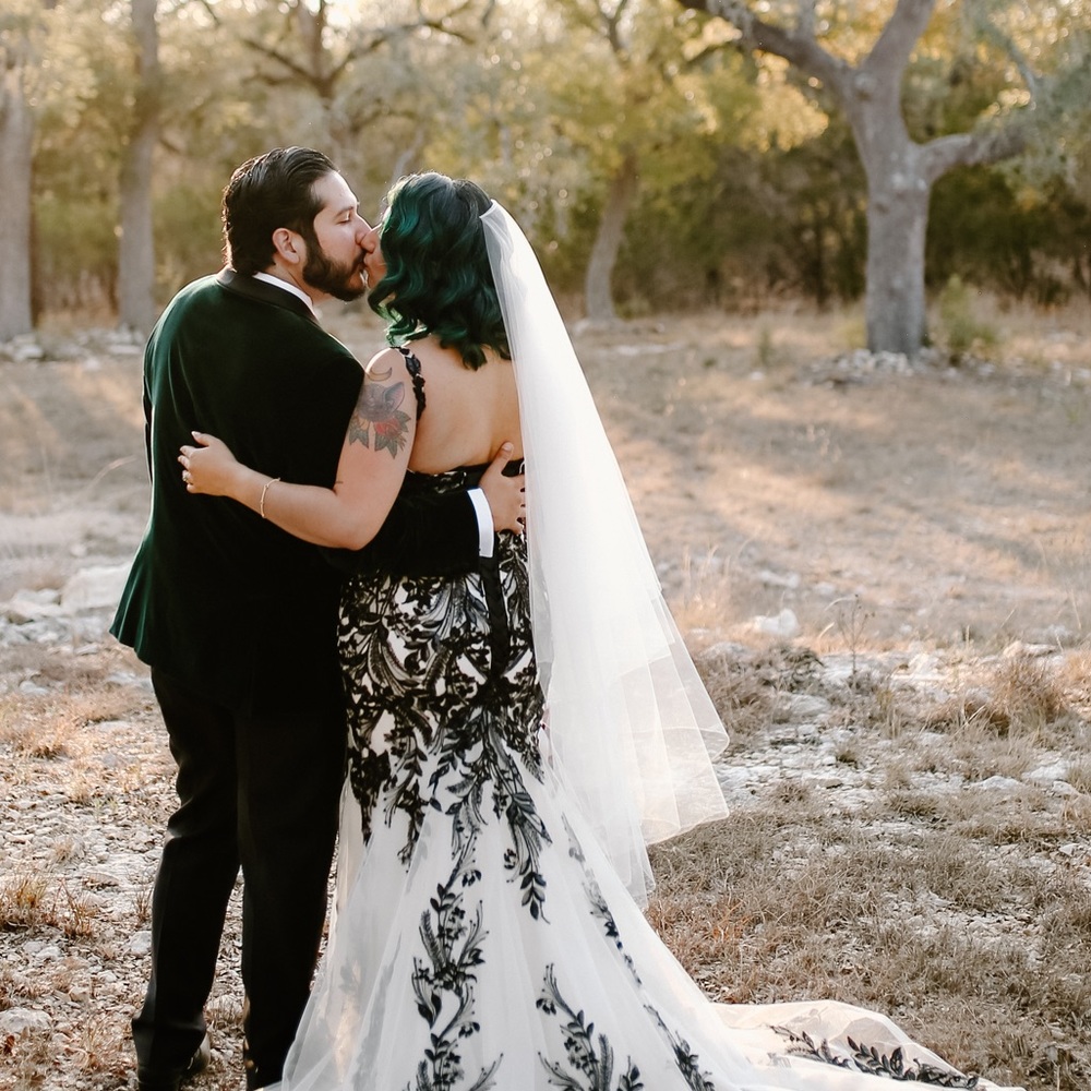 Sara Gabriel Erica Blusher Veil